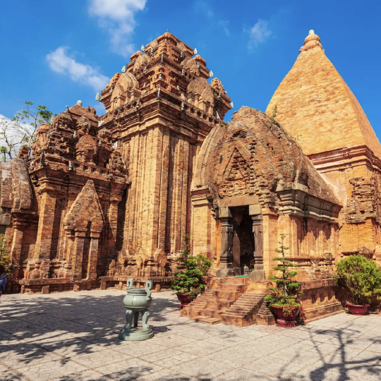 Nha Trang Goodbye Tour: Check-out, Transfer, Entrance Ticket, Meal & Massage